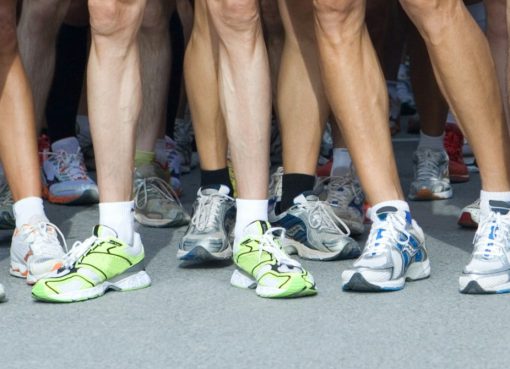 biegacze i różne buty do biegania