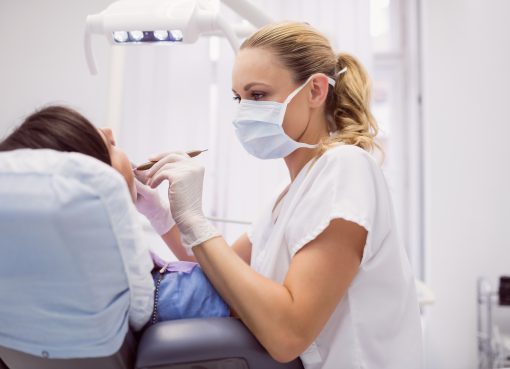 Gabinet, w którym dobry dentysta w Krakowie dba o komfort i jakość leczenia stomatologicznego.